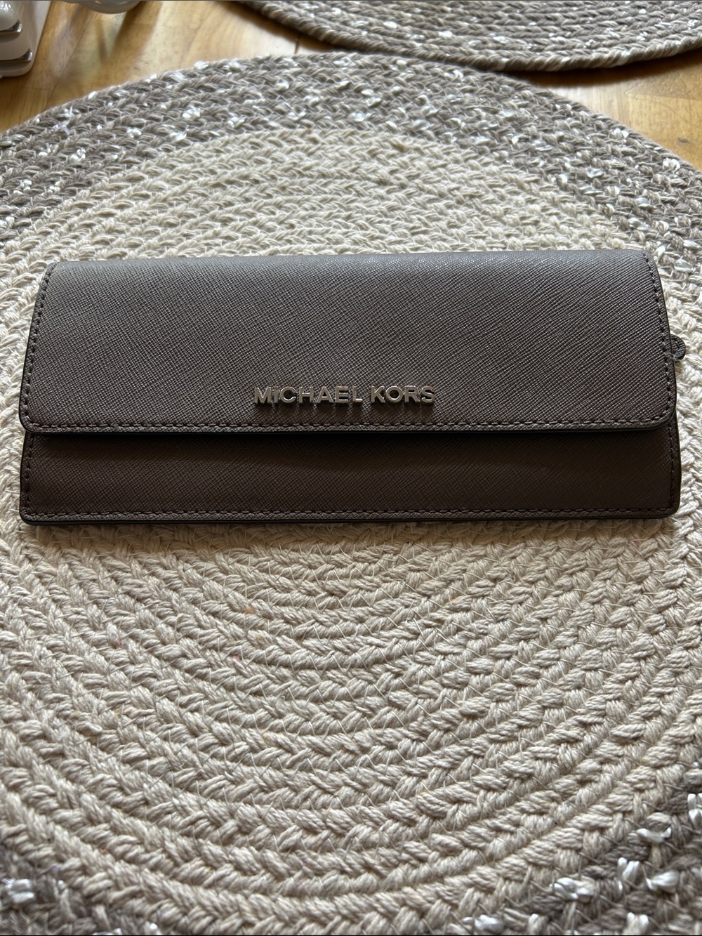 Michael Kors Wallet in Taupe Brown